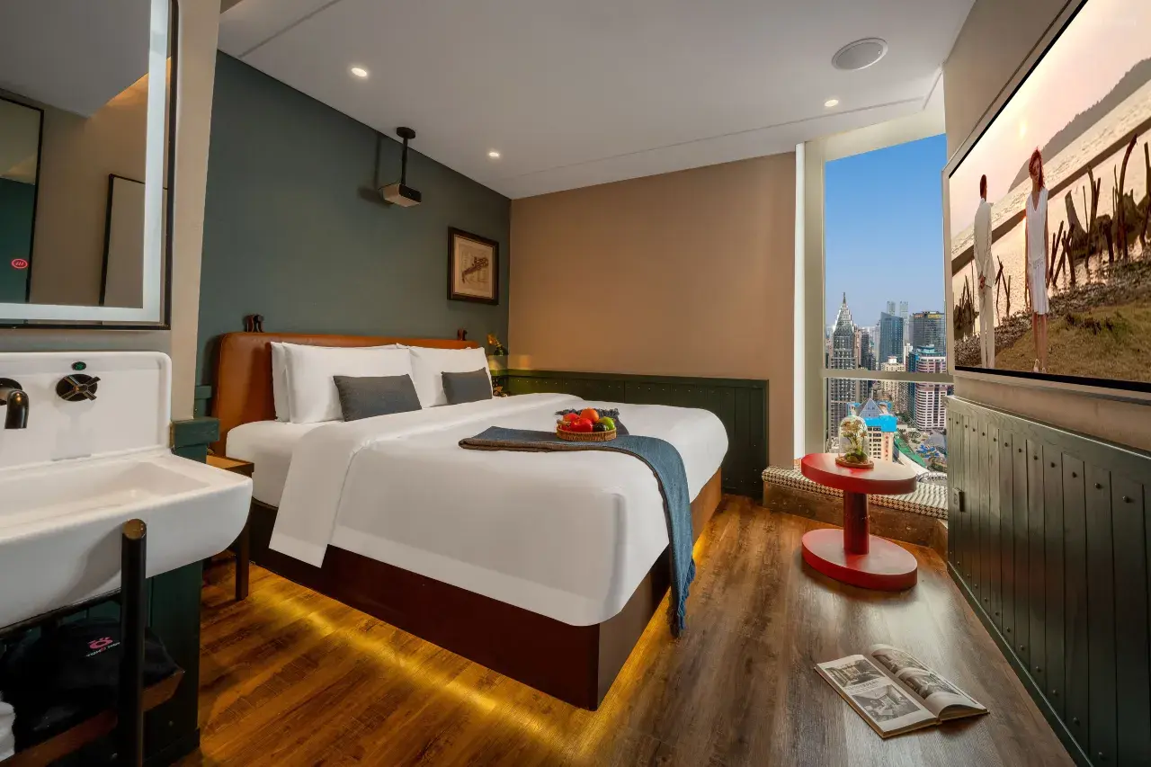 Chongqing Jiefangbei Hongya Cave Houju High-altitude River-view Hotel