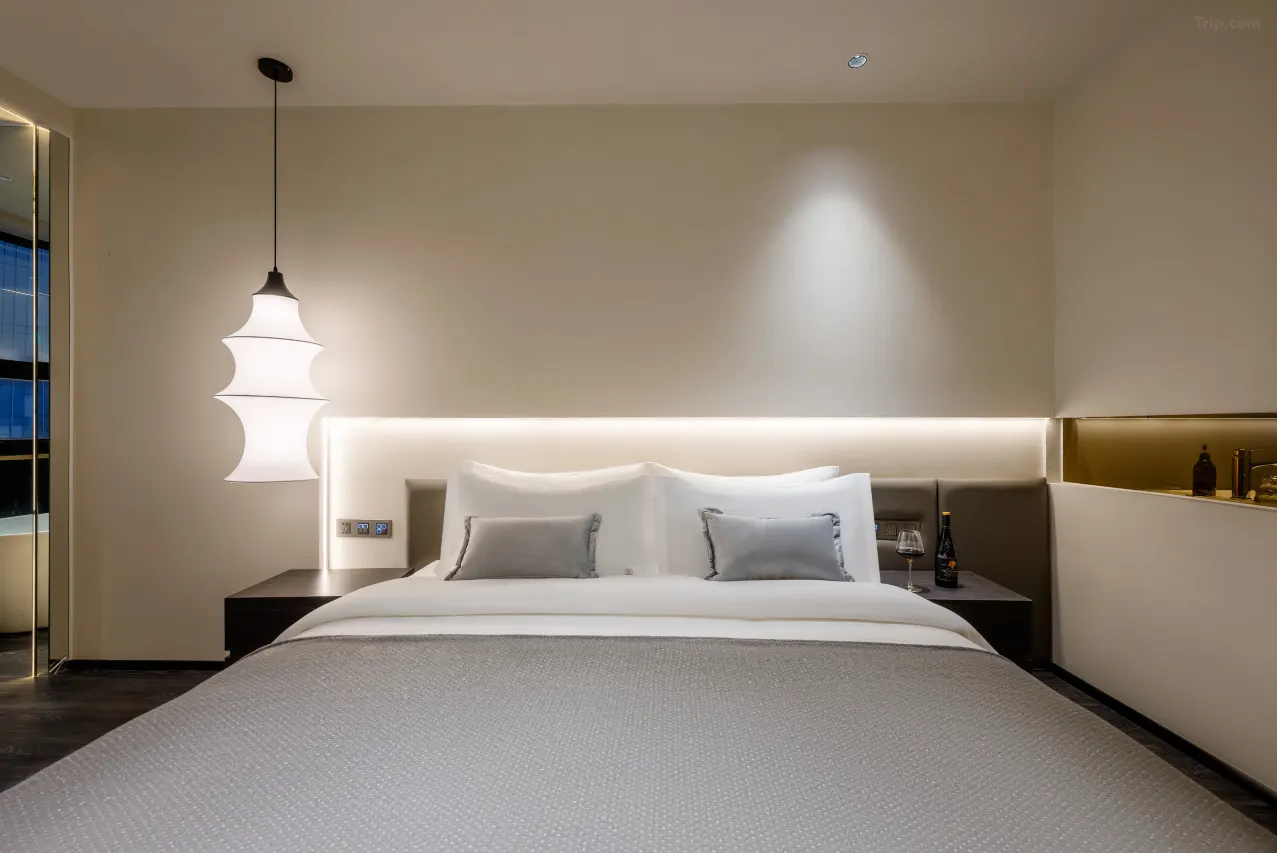 Qianhe Zhixuan High-View Hotel (Jiefangbei Hongyadong)