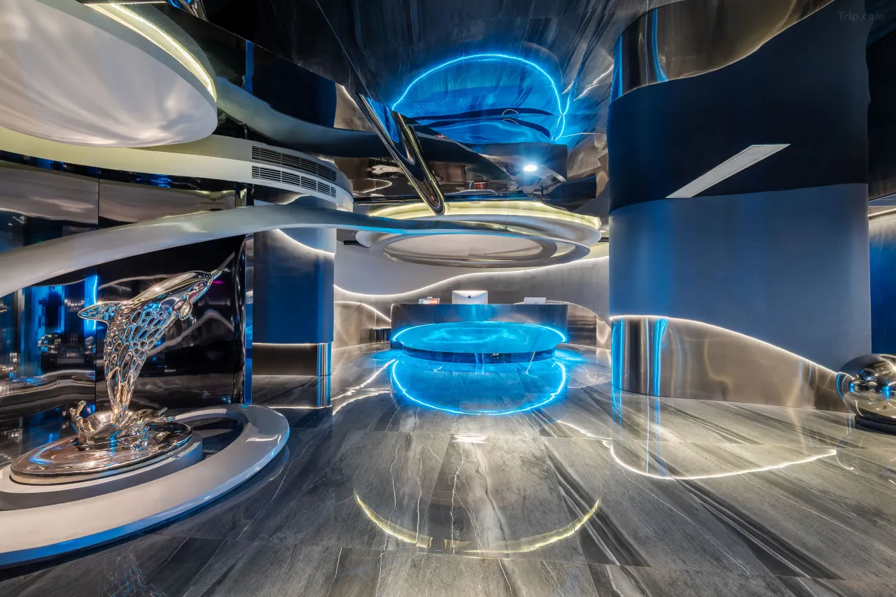 Qianhe Zhixuan High-View Hotel (Jiefangbei Hongyadong)